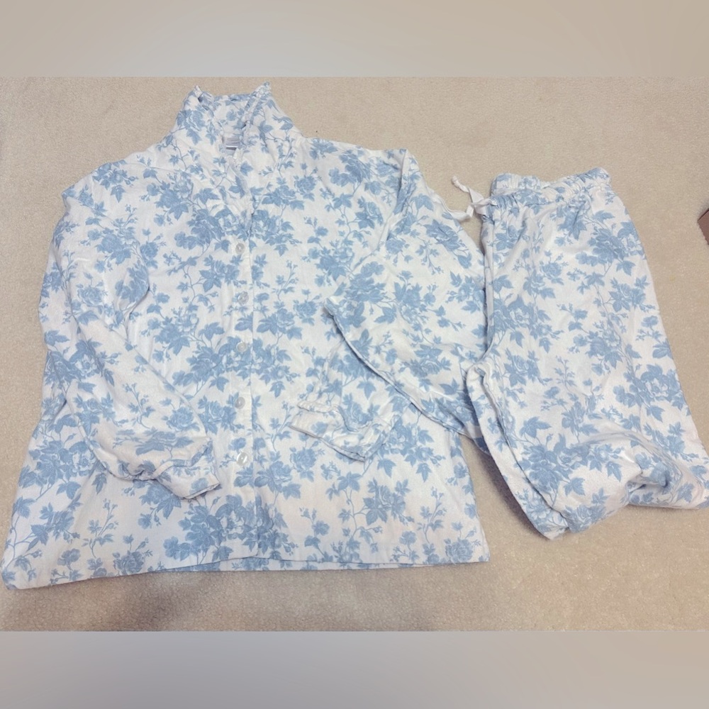 Women’s Pajama Set Medium NWOT